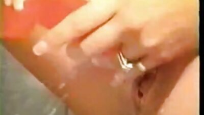 Wanita telanjang masturbasi dengan mainan seks bokep tante toge montok vibrator kelinci yang merajalela